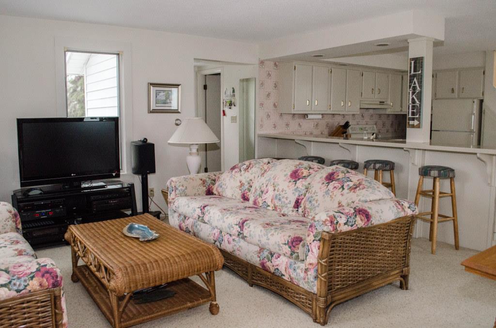 8633 East Black Point Road Syracuse, IN 46567 - Photo 6 of 32 Gallery Image 6