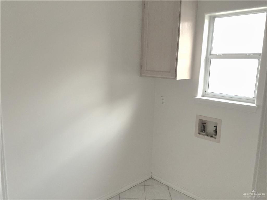 2917 North 43rd Street McAllen, TX 78501 - Photo 16 of 24 a bathroom with a window