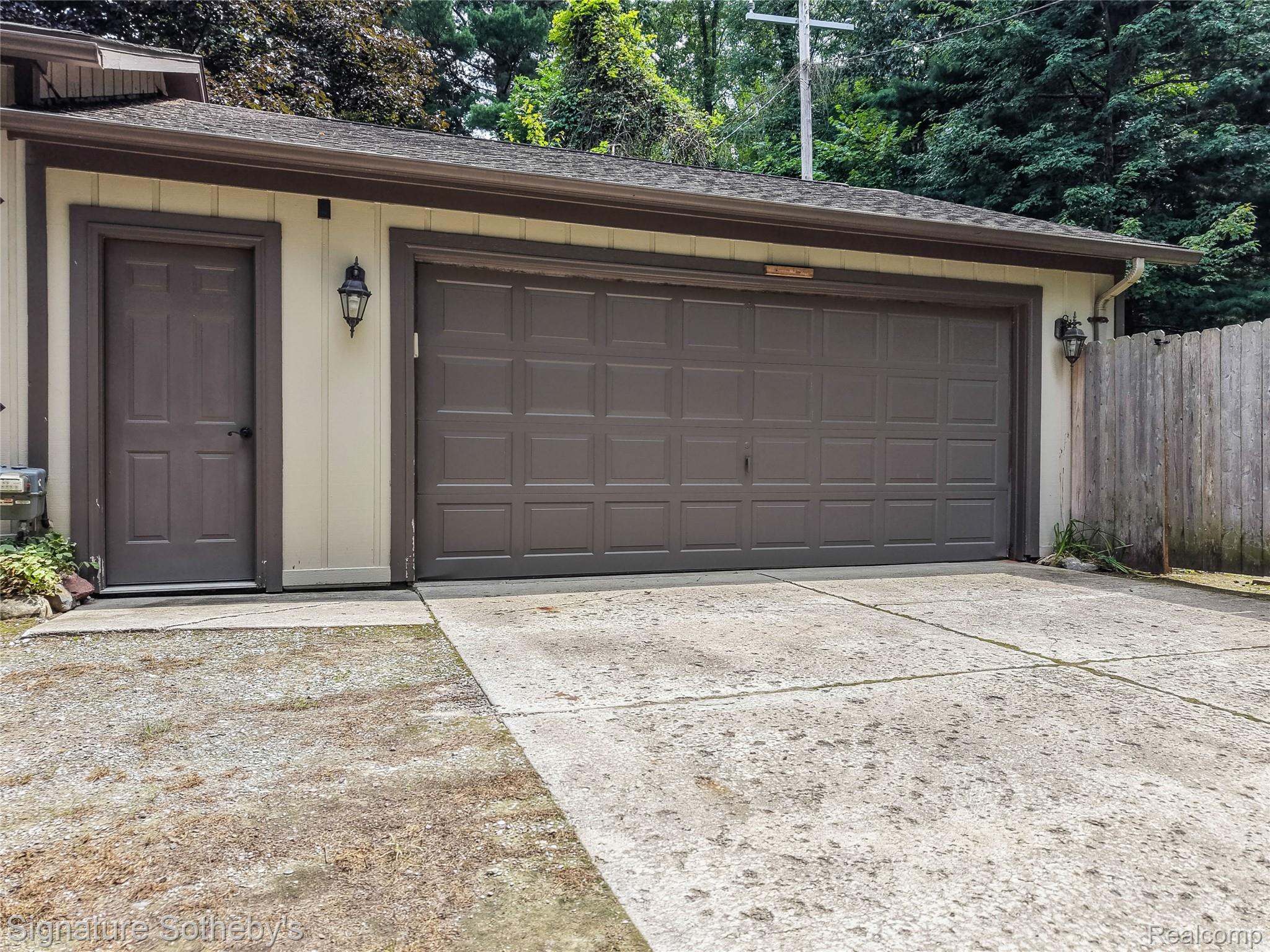 4137 West Allen Road Howell, MI 48855 - Photo 28 of 37 Attached garage with side entry into garage