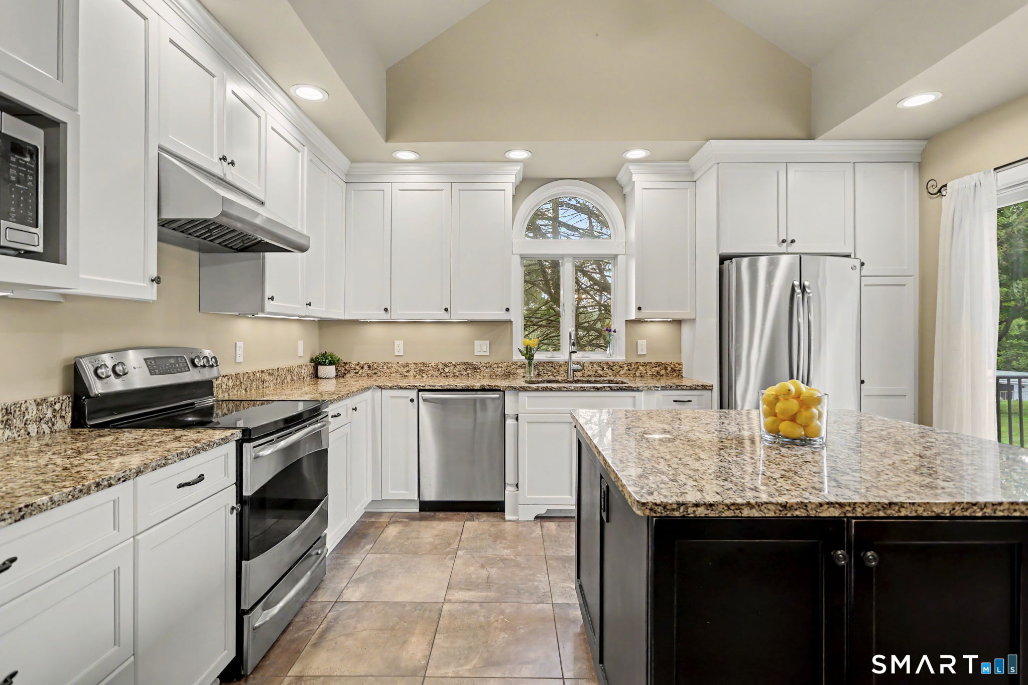 78 Chestnut Hill Road Trumbull, CT 06611 - Photo 3 of 36