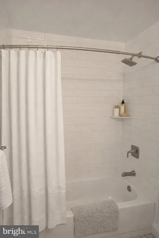 $1,800 | 210 Shurs Lane, Unit 4, Philadelphia, PA 19128