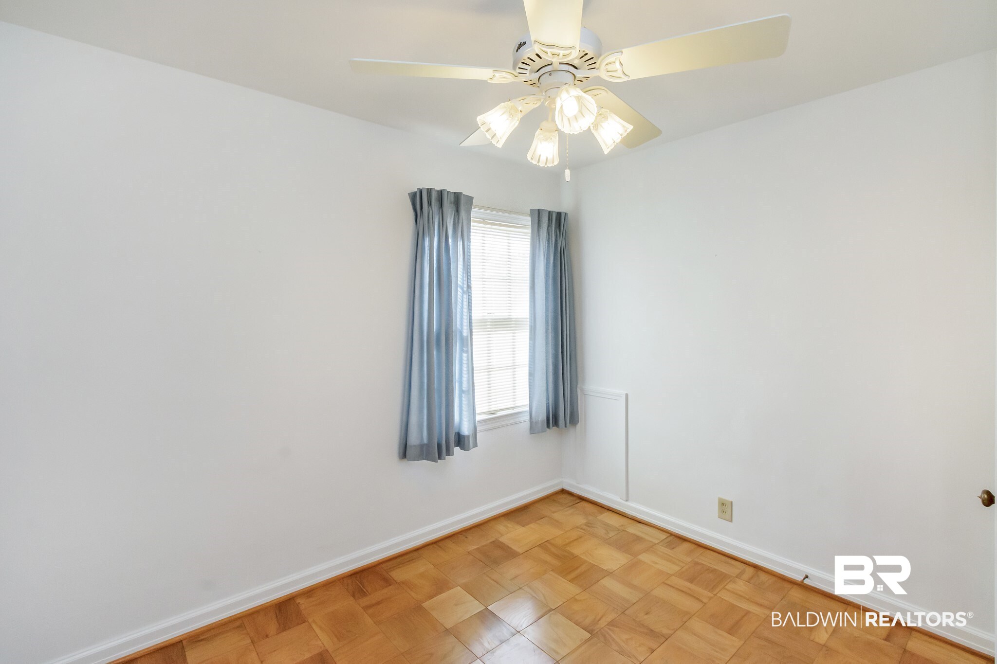 417 Myrtlewood Avenue Mobile, AL 36611 - Photo 11 of 27