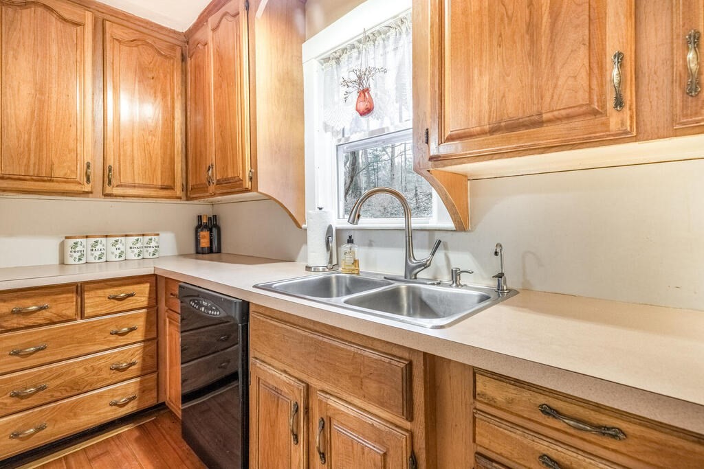 111 Warwick Road Melrose, MA 02176 - Photo 15 of 30 Gallery Image 15