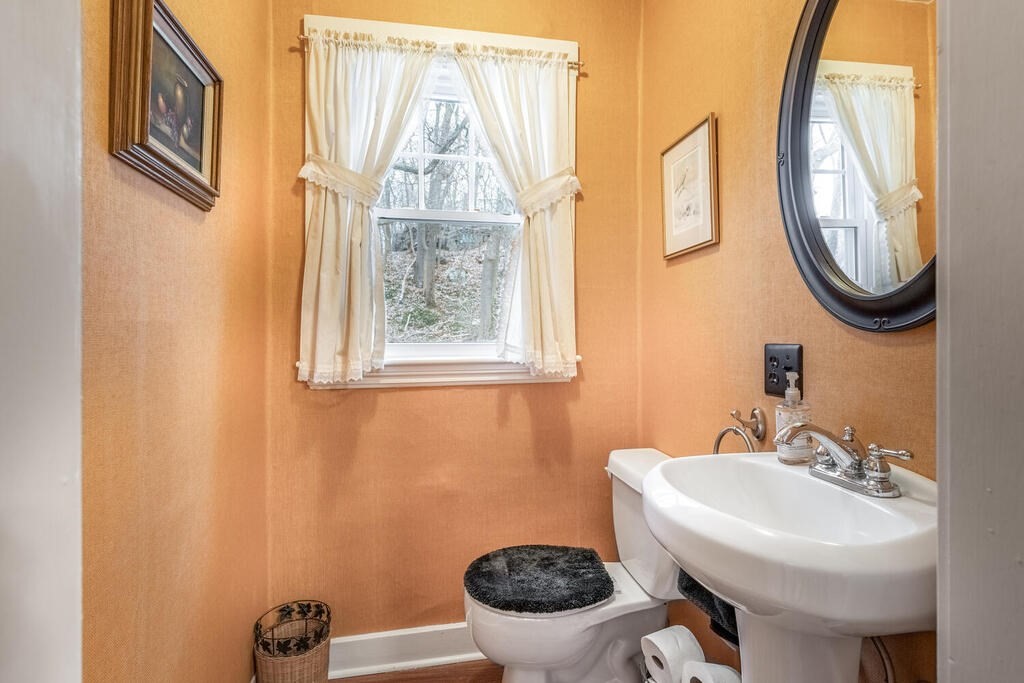 111 Warwick Road Melrose, MA 02176 - Photo 16 of 30 Gallery Image 16