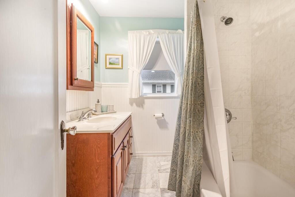 111 Warwick Road Melrose, MA 02176 - Photo 19 of 30 Gallery Image 19