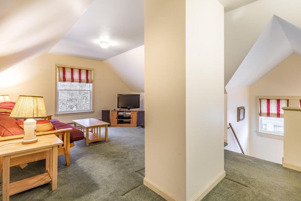 111 Warwick Road Melrose, MA 02176 - Photo 25 of 30 Gallery Image 25