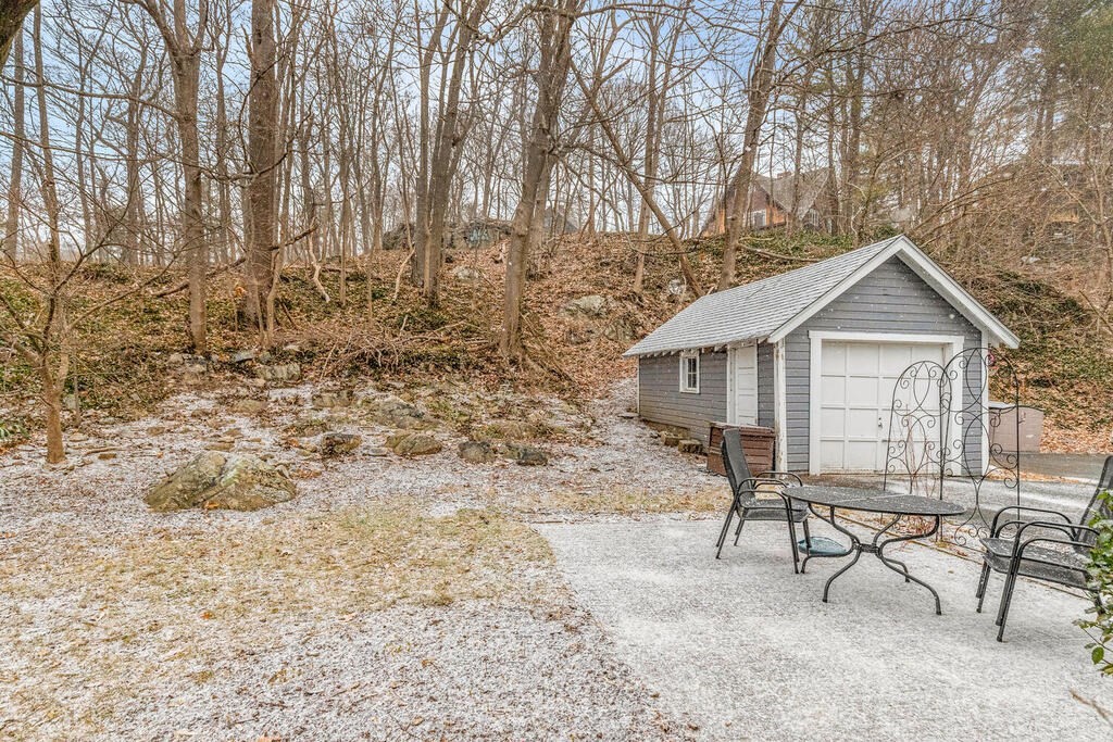 111 Warwick Road Melrose, MA 02176 - Photo 27 of 30 Gallery Image 27