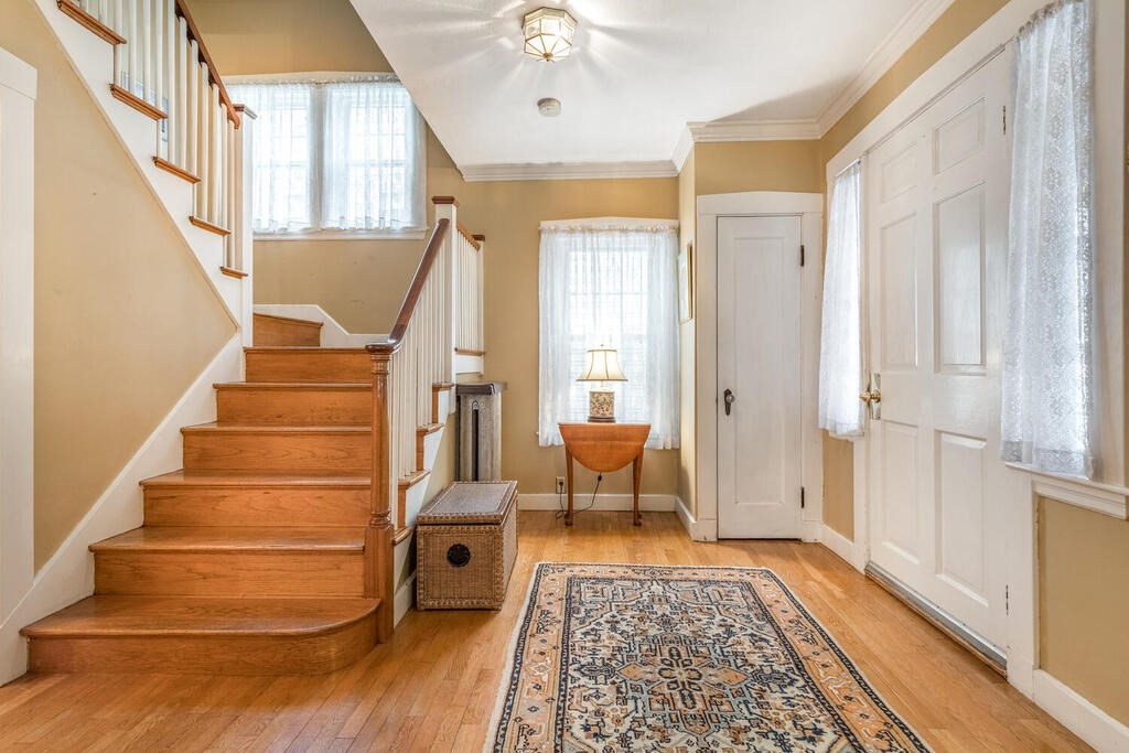 111 Warwick Road Melrose, MA 02176 - Photo 5 of 30 Gallery Image 5