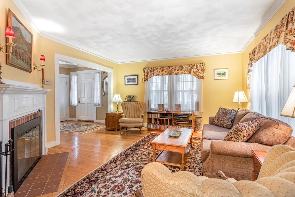 111 Warwick Road Melrose, MA 02176 - Photo 9 of 30 Gallery Image 9