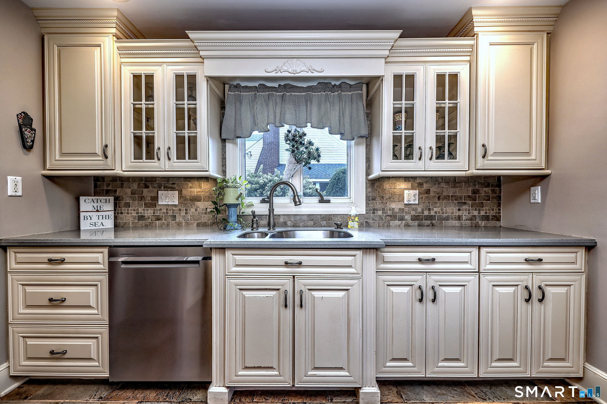 376 Stratford Road Stratford, CT 06615 - Photo 16 of 40 Gallery Image 16