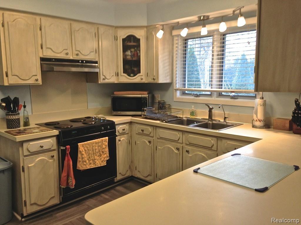 2452 Blockton Road Rochester Hills, MI 48306 - Photo 14 of 21
