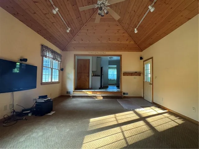 a view of an entryway with a livingroom