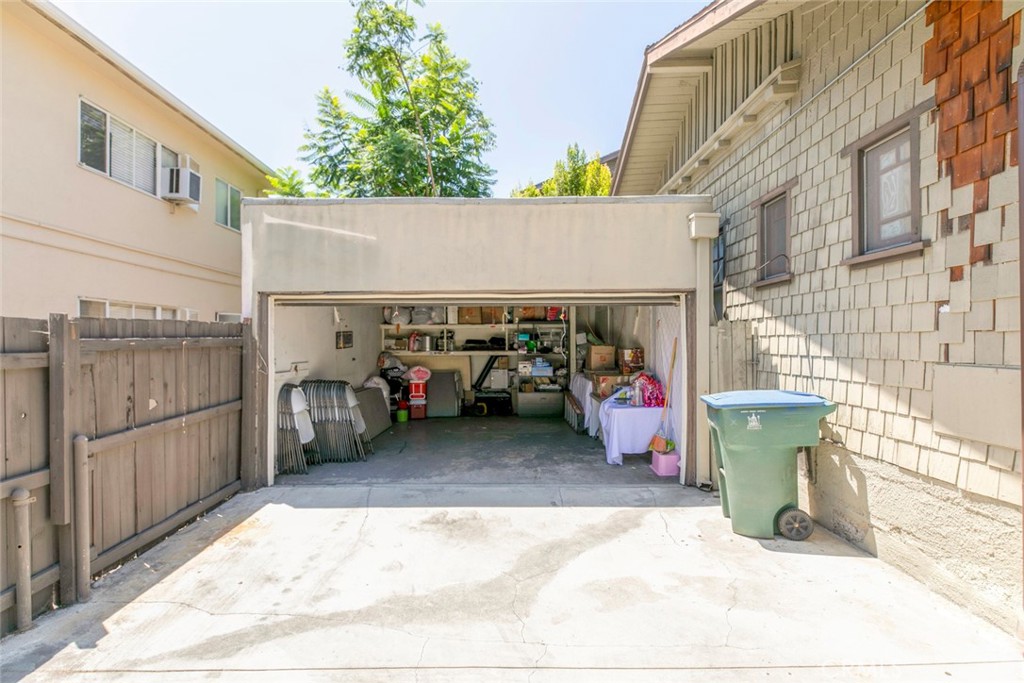 408 East Del Mar Boulevard Pasadena, CA 91101 - Photo 19 of 19 a view of a patio with table and chairs and barbeque grill