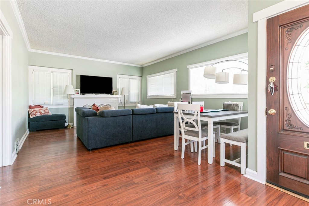 408 East Del Mar Boulevard Pasadena, CA 91101 - Photo 6 of 19 a living room with furniture and a flat screen tv