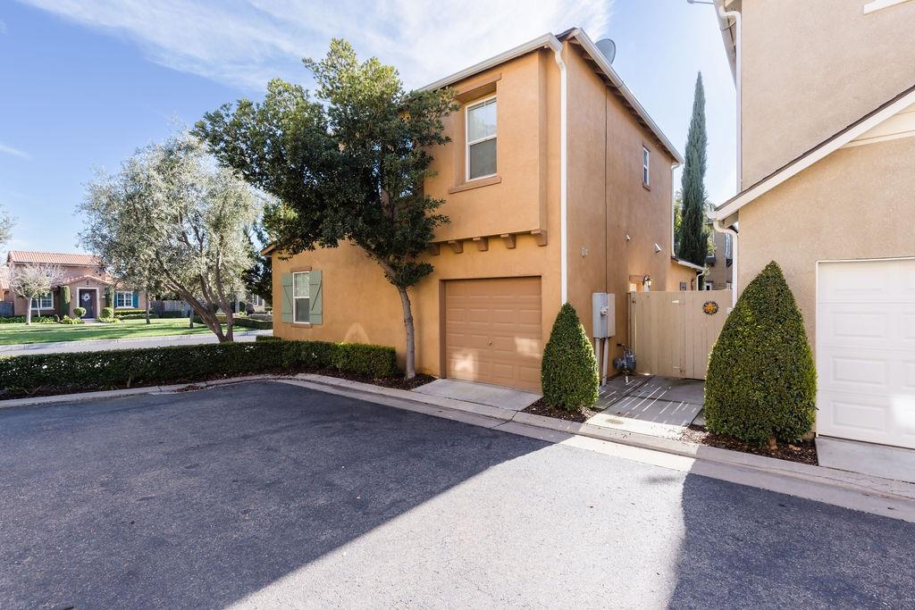 3953 Harlan Ranch Boulevard Clovis, CA 93619 - Photo 24 of 31 a view of a house with backyard