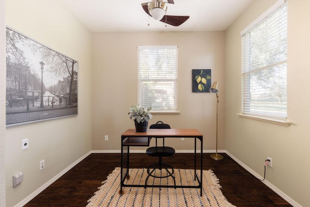 3953 Harlan Ranch Boulevard Clovis, CA 93619 - Photo 9 of 31 a view of a livingroom with furniture and window