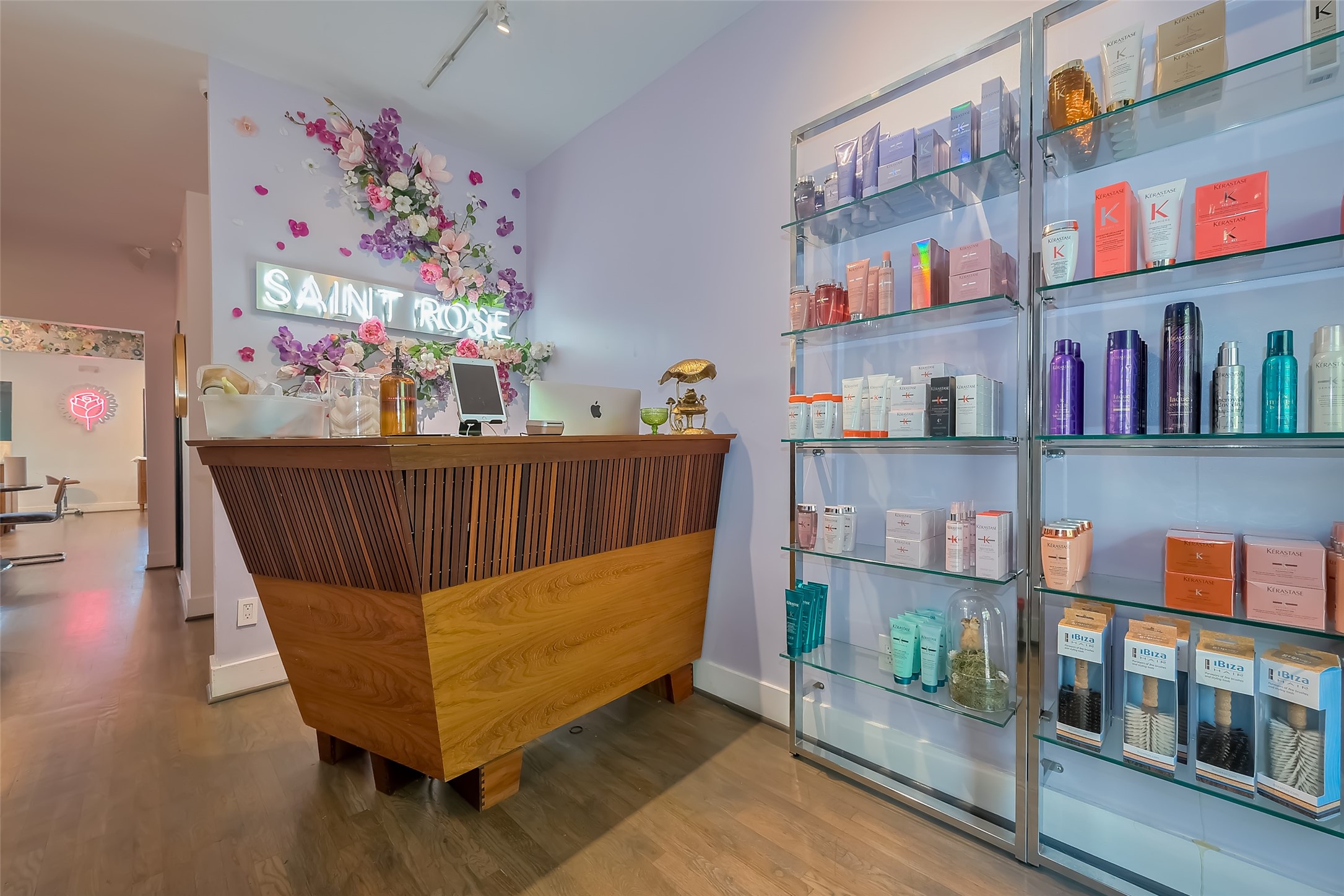 1512 West Alabama Street Houston, TX 77006 - Photo 18 of 32 a view of an entryway with wooden floor