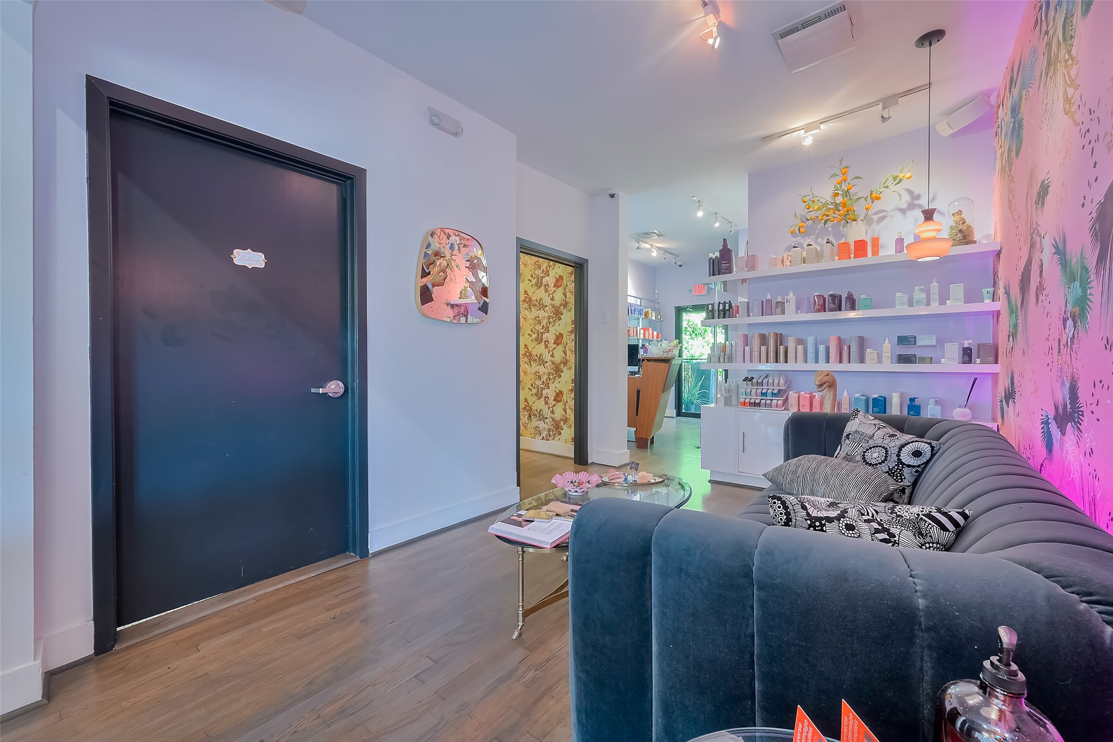 1512 West Alabama Street Houston, TX 77006 - Photo 20 of 32 a living room with furniture and a couch