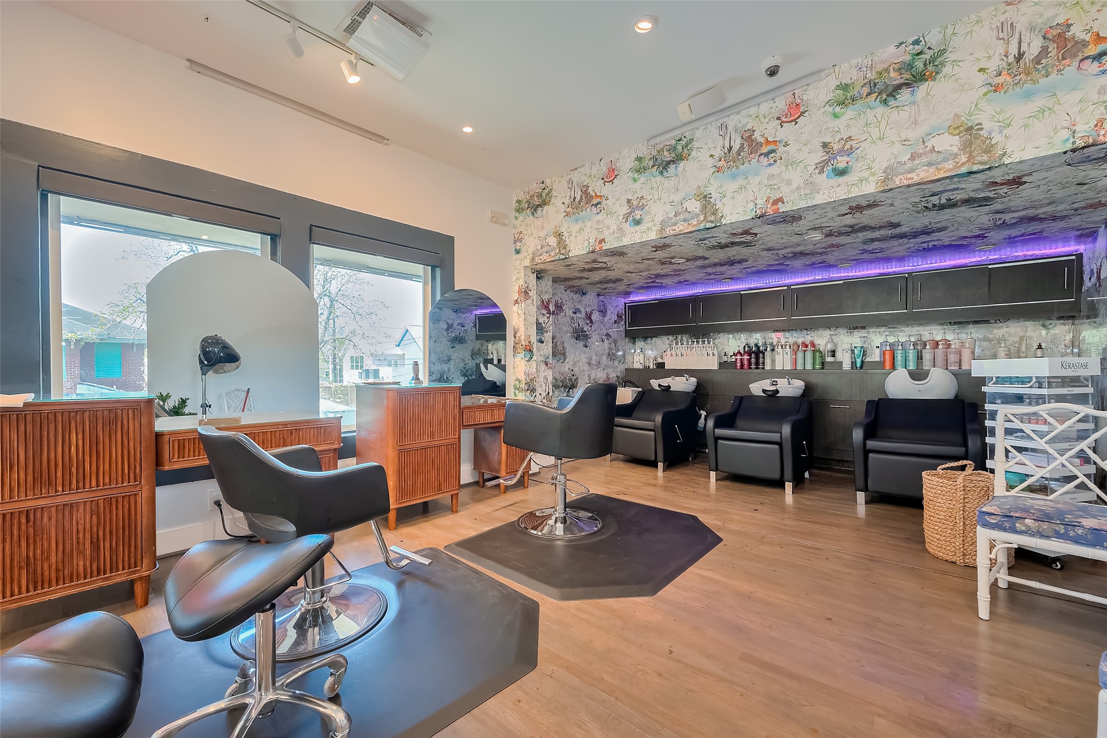 1512 West Alabama Street Houston, TX 77006 - Photo 23 of 32 a living room with furniture a table and chairs