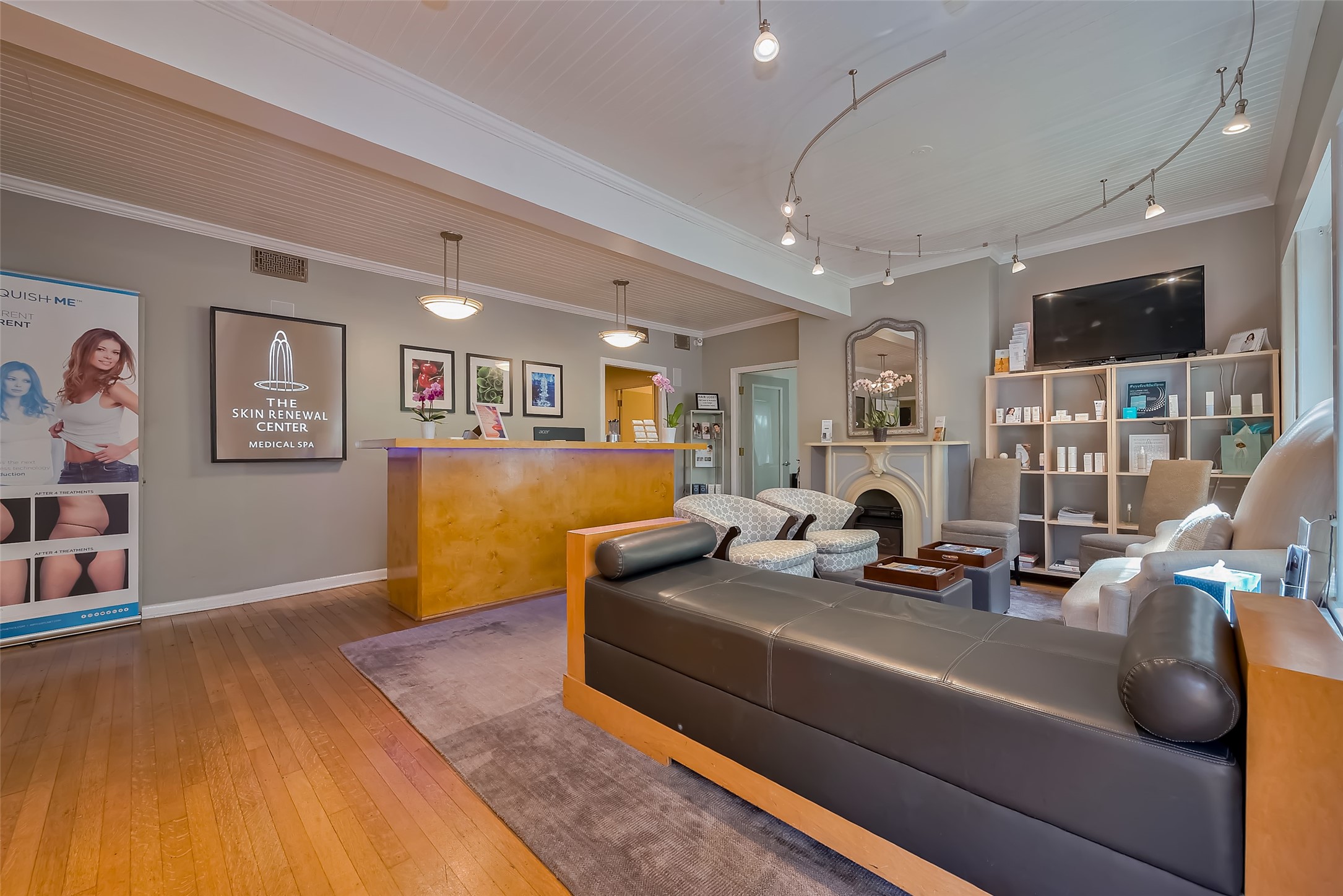 1512 West Alabama Street Houston, TX 77006 - Photo 5 of 32 a living room with furniture and a wooden floor