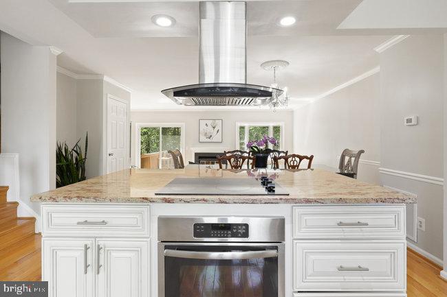 8607 Raglan Road Vienna, VA 22182 - Photo 13 of 43 Kitchen w/Chef Island