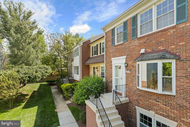 8607 Raglan Road Vienna, VA 22182 - Photo 3 of 43 Community