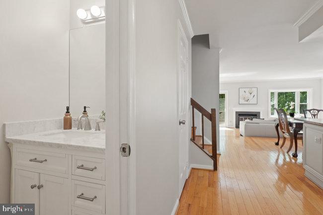 8607 Raglan Road Vienna, VA 22182 - Photo 6 of 43 Foyer