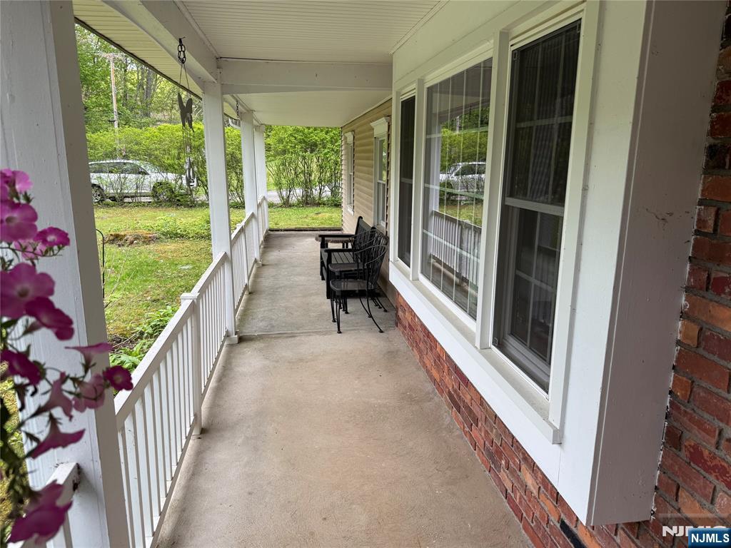23 Lavina Trail Oak Ridge, NJ 07438 - Photo 2 of 21