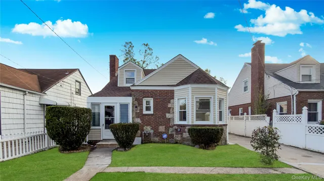 $699,000 | 138 Windsor Parkway, Hempstead, NY 11550