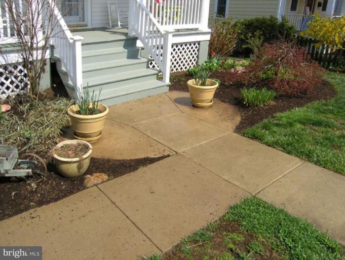 2005 Hanover Street Silver Spring, MD 20910 - Photo 18 of 28 a view of a backyard with sitting area