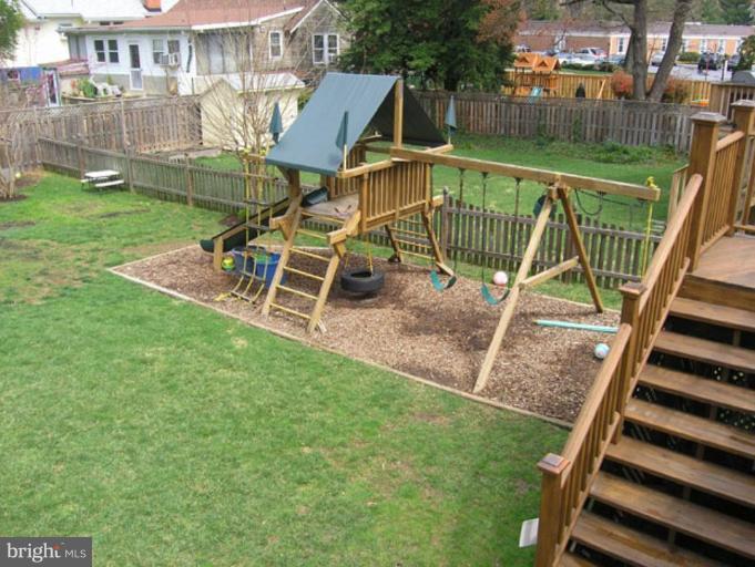 2005 Hanover Street Silver Spring, MD 20910 - Photo 10 of 28 a view of a backyard with sitting area