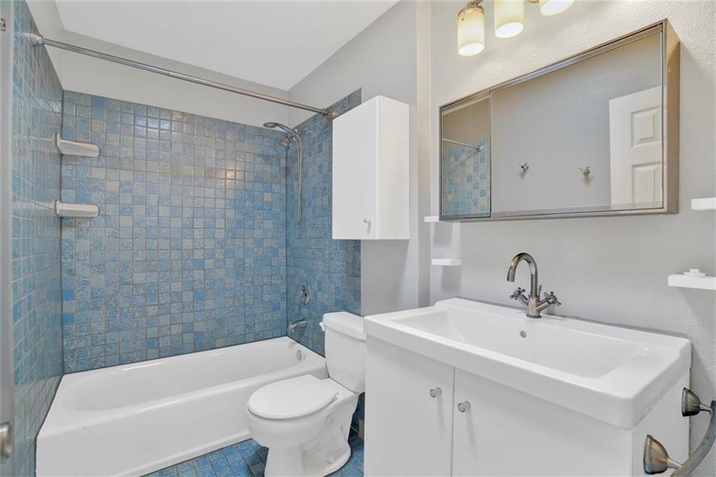 2000 Lightsey Road, Unit 1 Austin, TX 78704 - Photo 12 of 19 a bathroom with a sink a toilet and bathtub