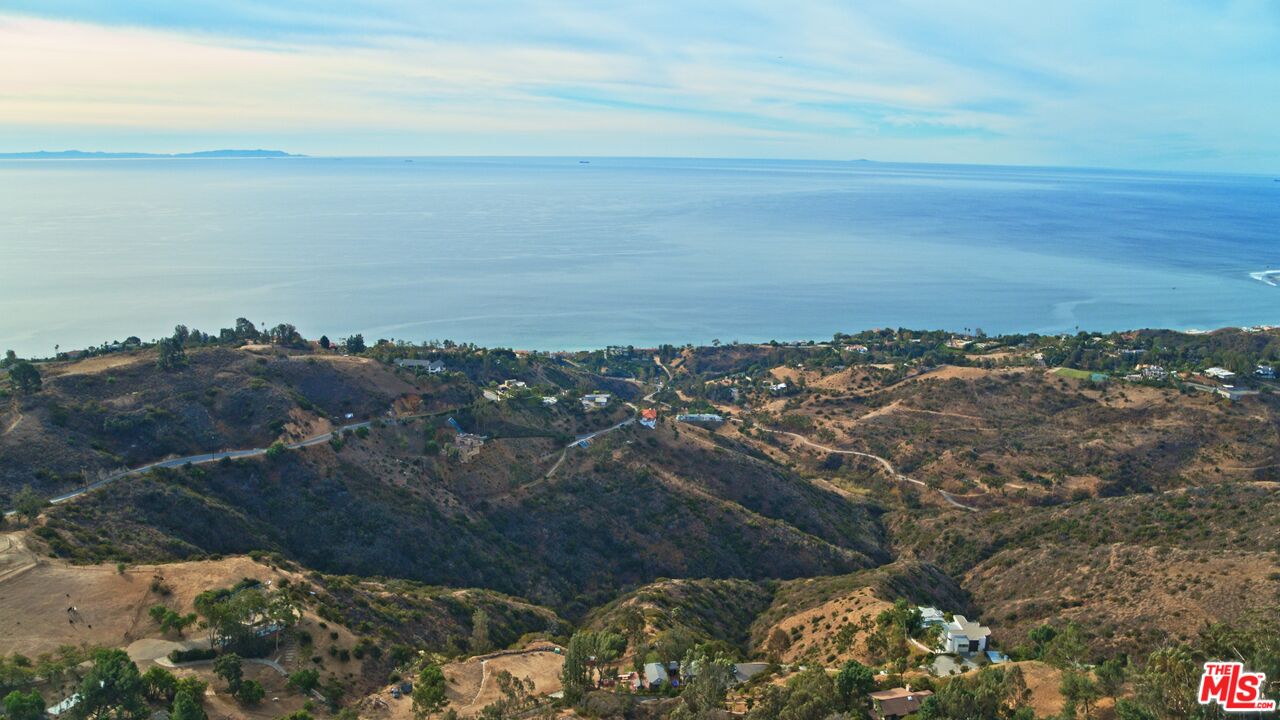 1 Eldermoor Drive Malibu, CA 90265 - Photo 3 of 23 a view of city and ocean