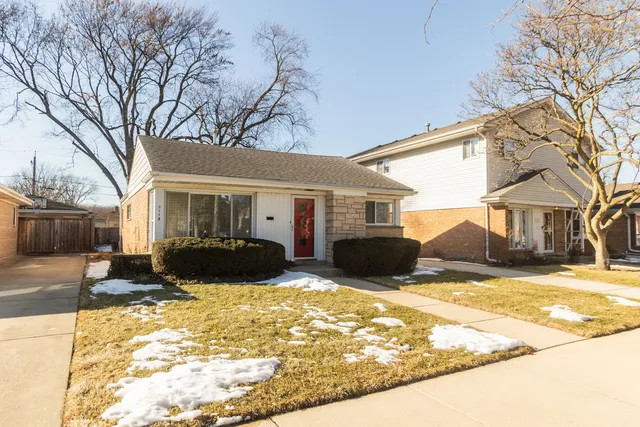 $399,900 | 7118 North Merrimac Avenue, Chicago, IL 60646