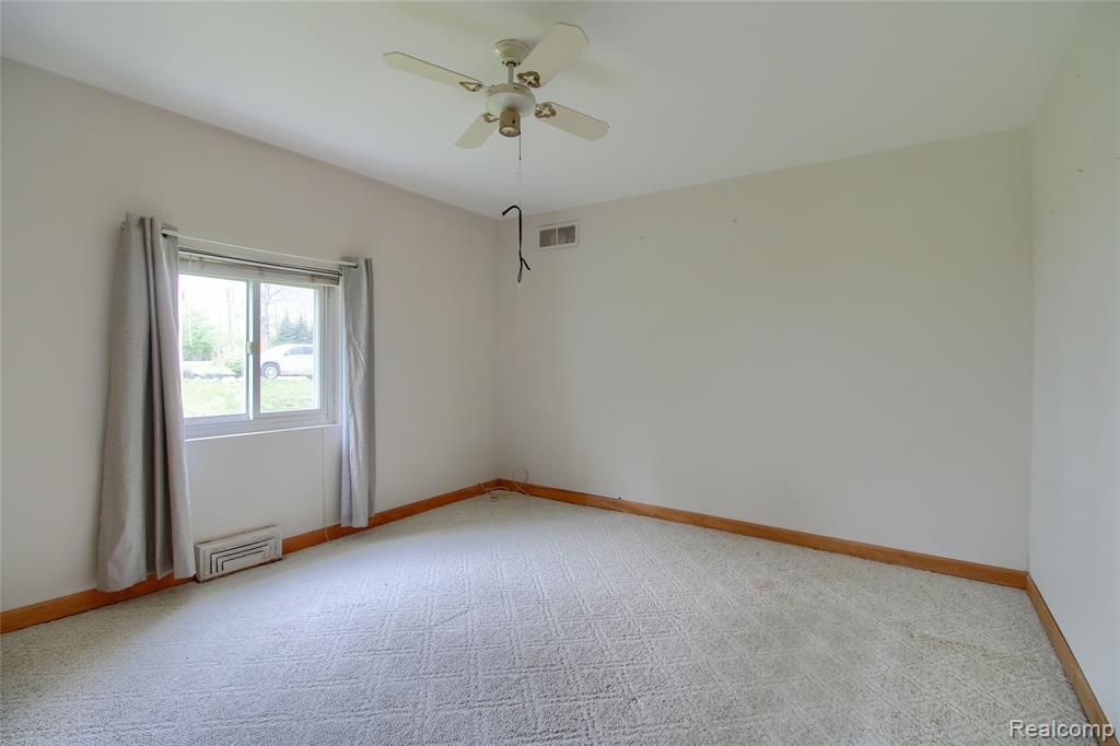30977 West Road New Boston, MI 48164 - Photo 14 of 58 Gallery Image 14