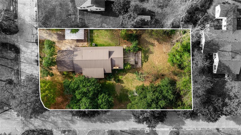 301 Thompson Street Kilgore, TX 75662 - Photo 2 of 22