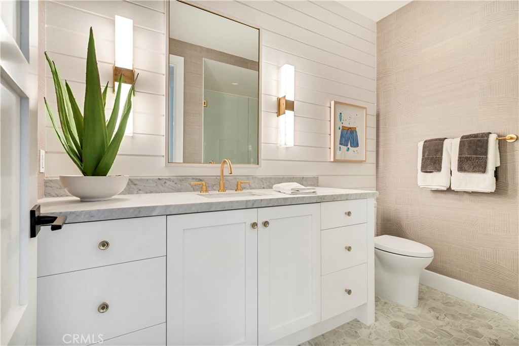 625 St James Road Newport Beach, CA 92663 - Photo 29 of 47 a bathroom with a sink a toilet and a mirror