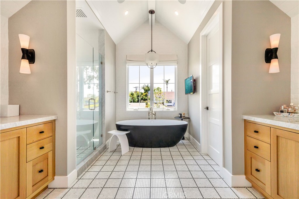625 St James Road Newport Beach, CA 92663 - Photo 33 of 47 a spacious bathroom with a shower and a sink
