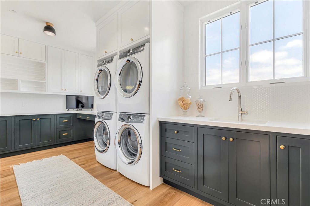 625 St James Road Newport Beach, CA 92663 - Photo 37 of 47 a utility room with sink dryer and washer