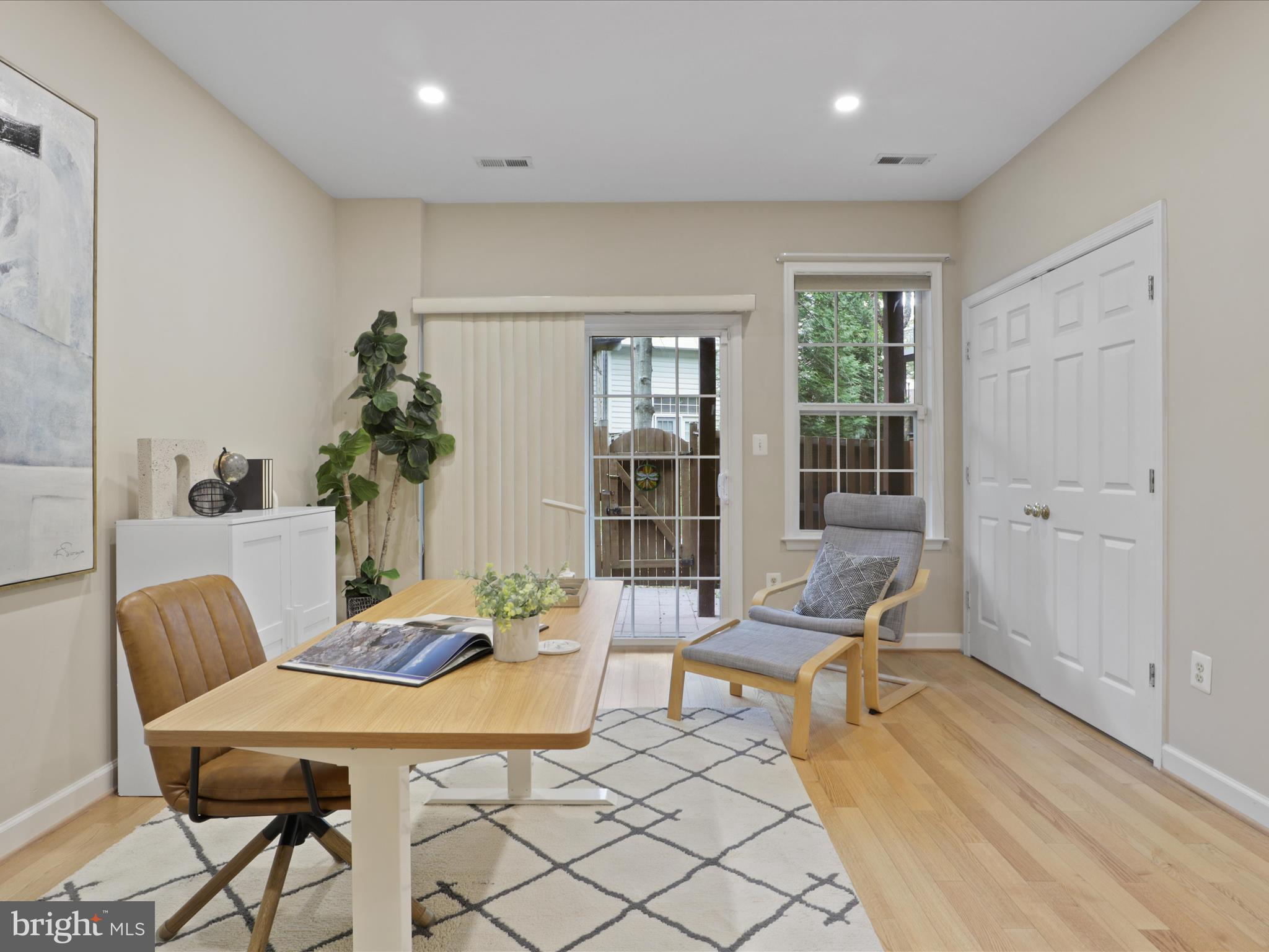 4151 Timber Log Way Fairfax, VA 22030 - Photo 4 of 50