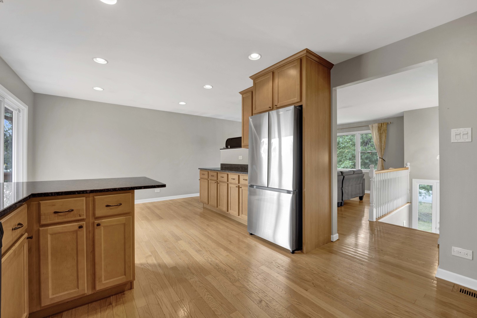 1S705 Eisenhower Road Oakbrook Terrace, IL 60181 - Photo 8 of 35 Gallery Image 8