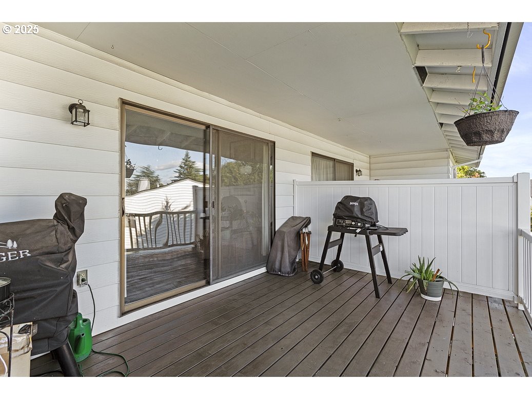 14850 Northeast Rose Parkway, Unit 67A Portland, OR 97230 - Photo 14 of 33 a living room with furniture and a wooden floor