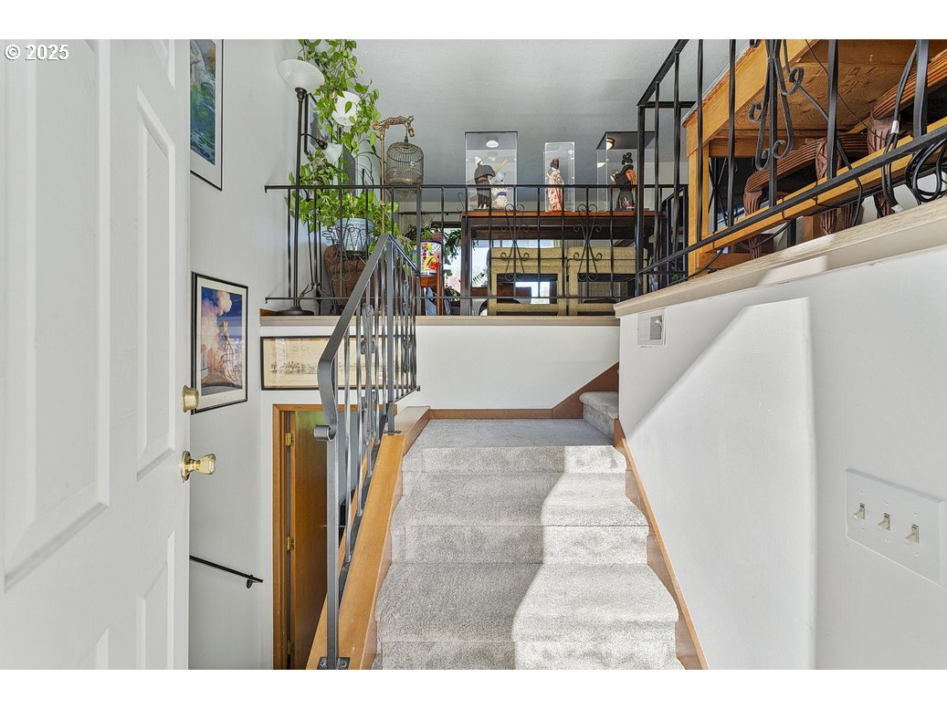 14850 Northeast Rose Parkway, Unit 67A Portland, OR 97230 - Photo 3 of 33 a view of entryway
