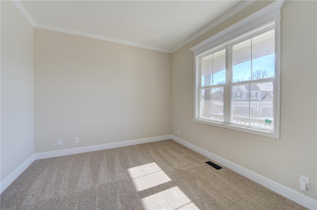 1001 Southeast Forest Ridge Court Blue Springs, MO 64014 - Photo 3 of 41