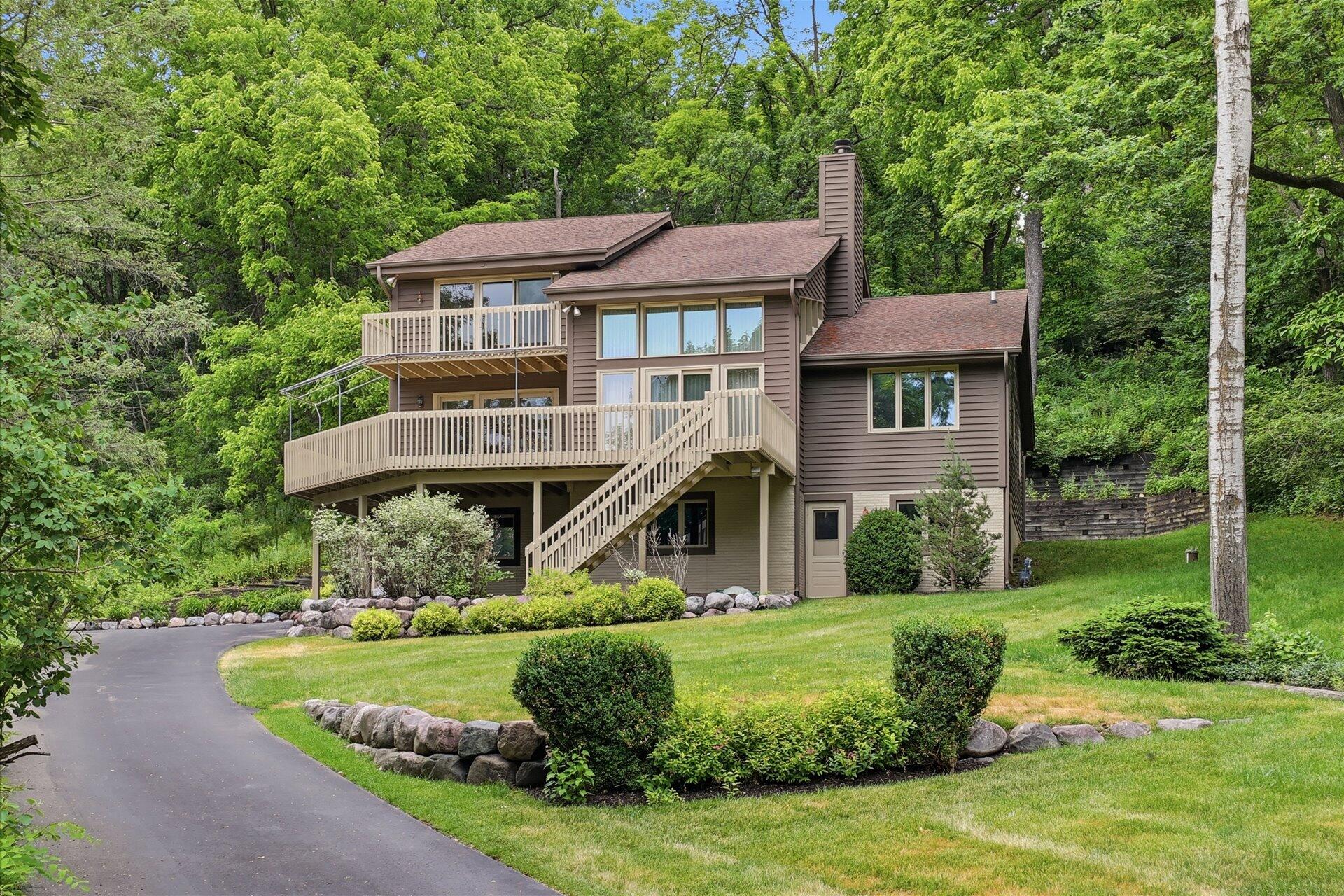 790 Garrison Court Delafield, WI 53018 - Photo 2 of 37 12-001_BCAM1284
