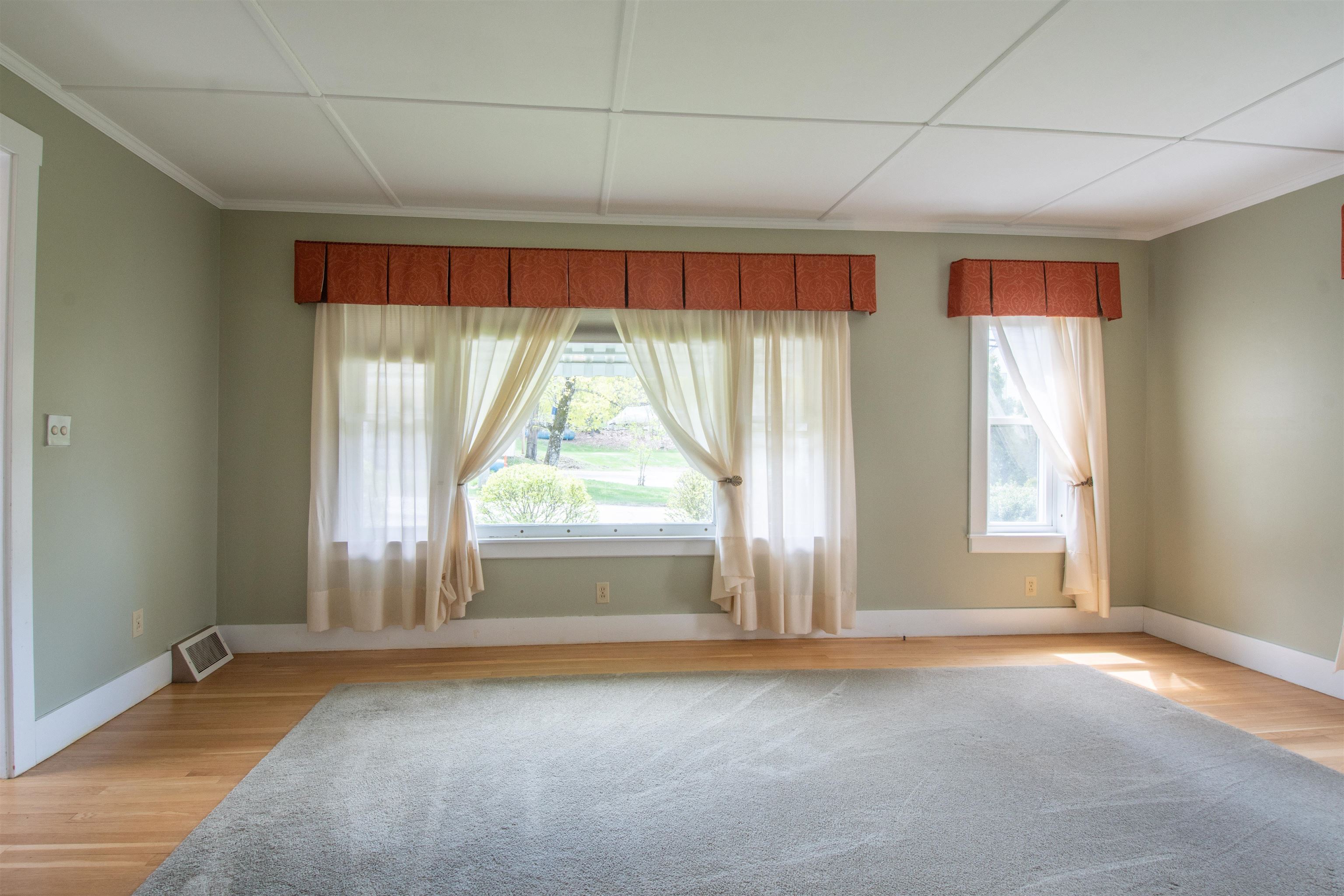 92 Main Street Raymond, NH 03077 - Photo 5 of 34 Gallery Image 5