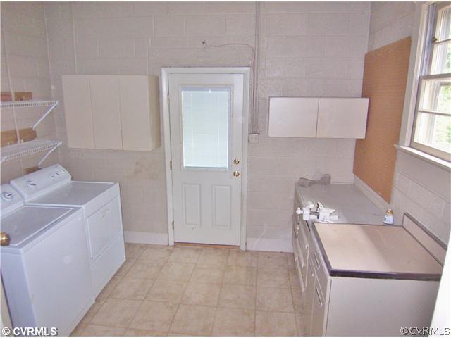 8802 Wishart Road Richmond, VA 23229 - Photo 8 of 17 Laundry - BIG utility room (washer and dryer not i