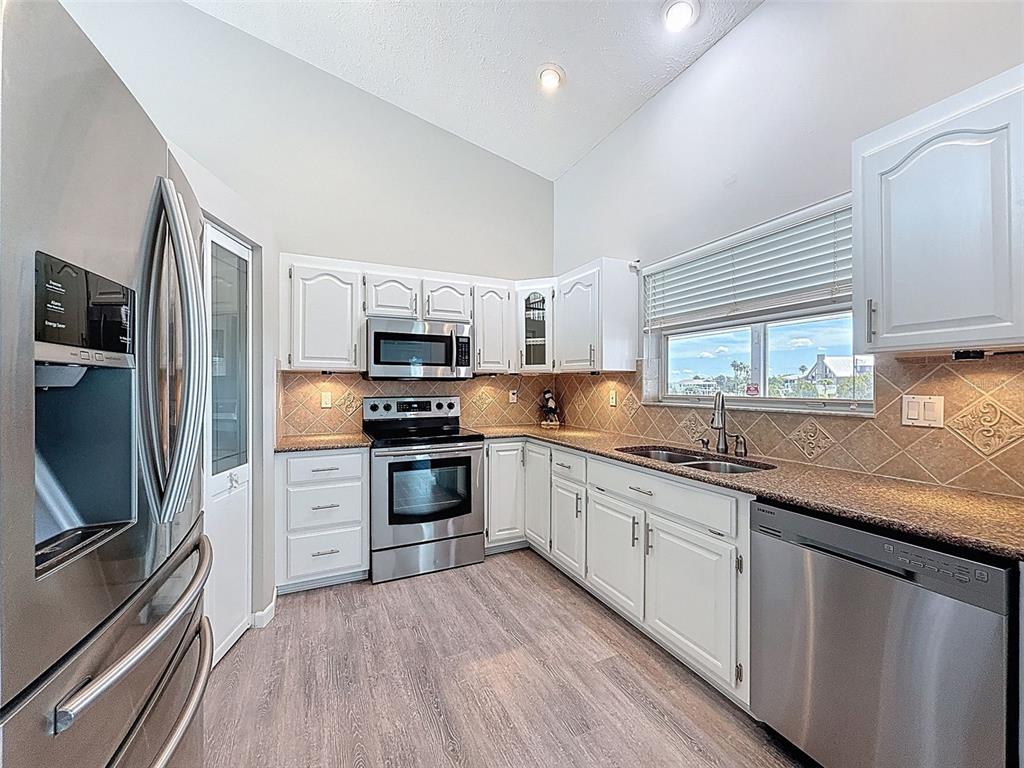 3342 Turks Cap Drive Hernando Beach, FL 34607 - Photo 15 of 94