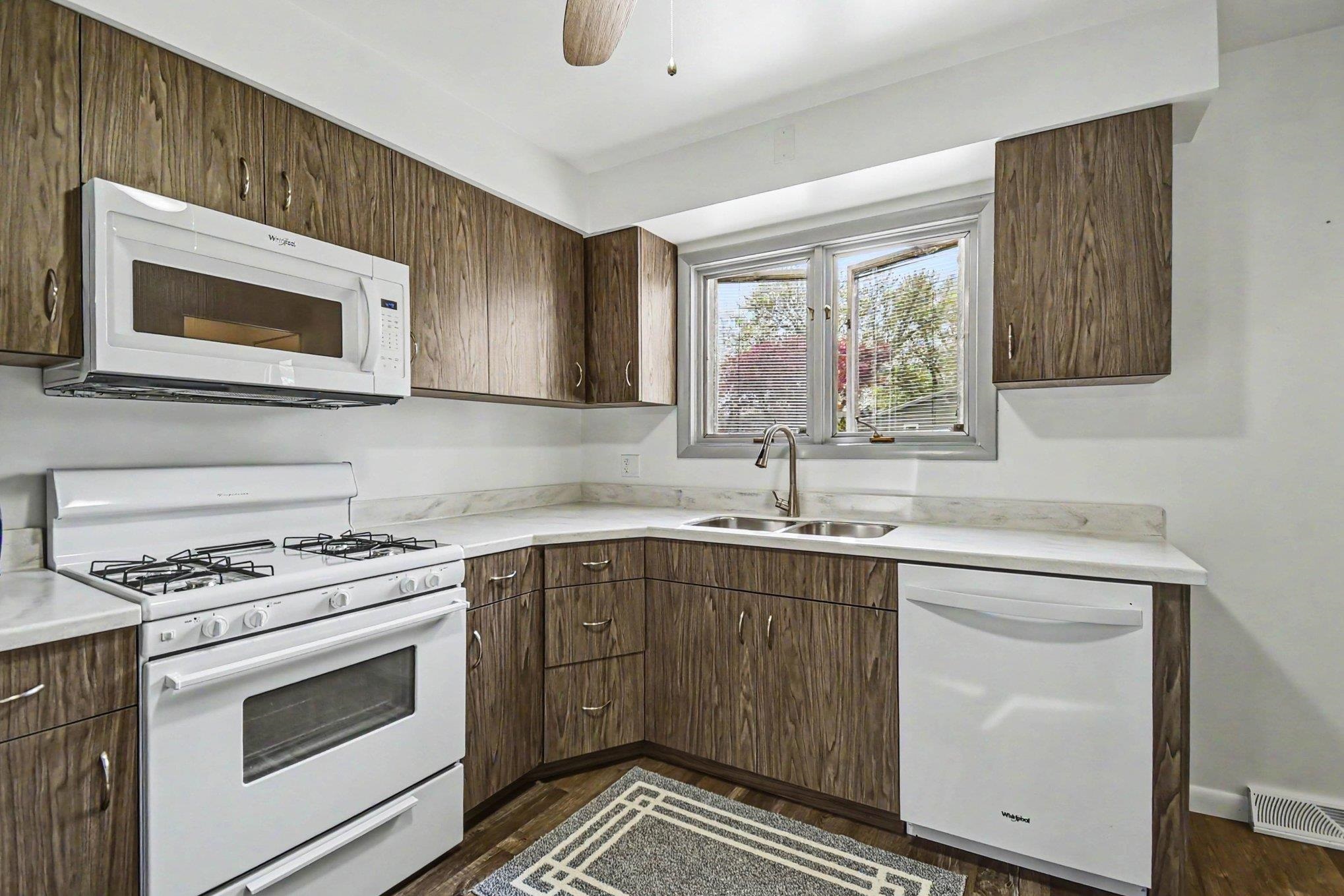 310 South Lincoln Road Bay City, MI 48708 - Photo 8 of 35