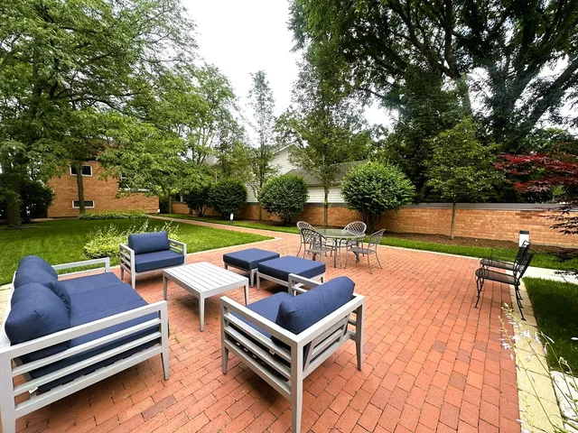 $5,250 | 630 Vernon Avenue, Unit 12, Glencoe, IL 60022